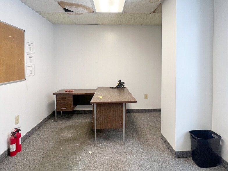 More Photos Of 7171 W Ridge Rd, Fairview Warehouse For Lease