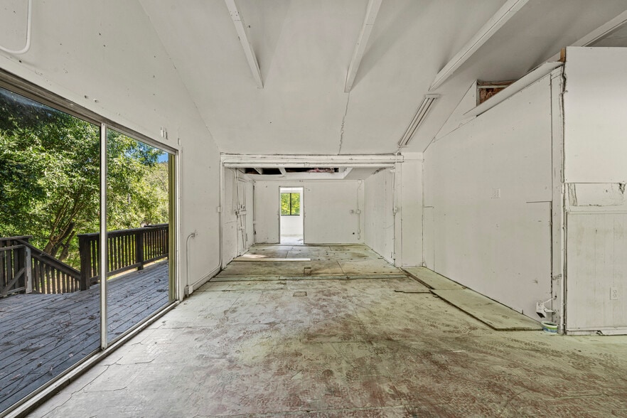 More Photos Of 10991 River Rd, Forestville Flex For Sale