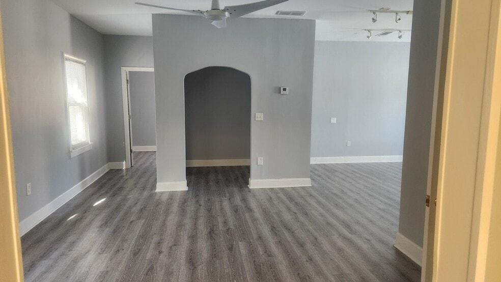 More Photos Of 326 Sandy Springs Cir, Atlanta Freestanding For Lease