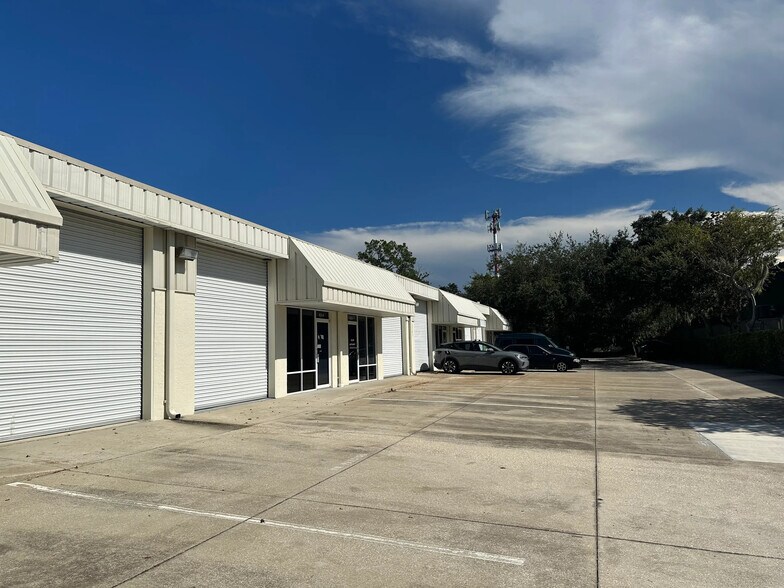 Primary Photo Of 933 Beville Rd, Daytona Beach Unknown For Lease