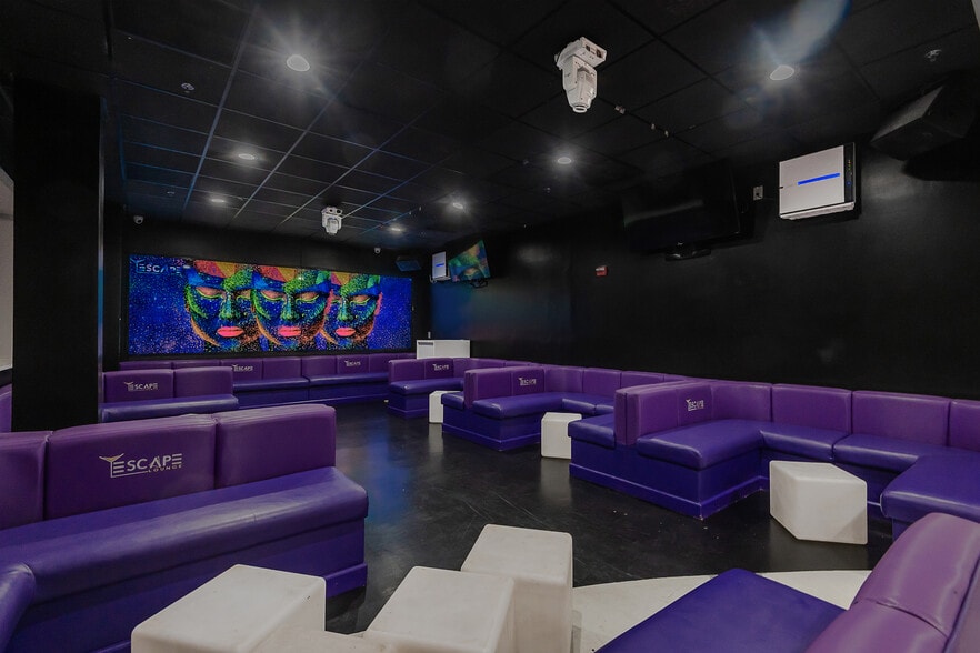 More Photos Of 145 SW 1st Ave, Fort Lauderdale Bar For Lease