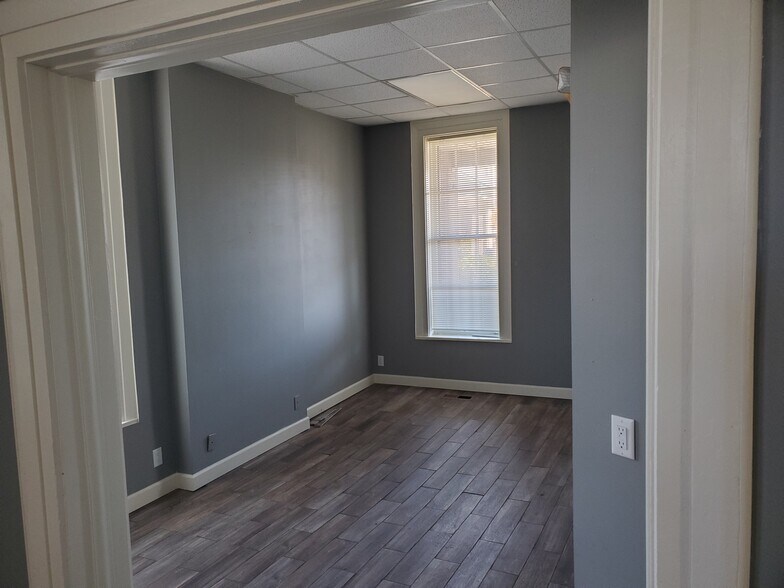 More Photos Of 820 N First Ave, Evansville Office For Lease
