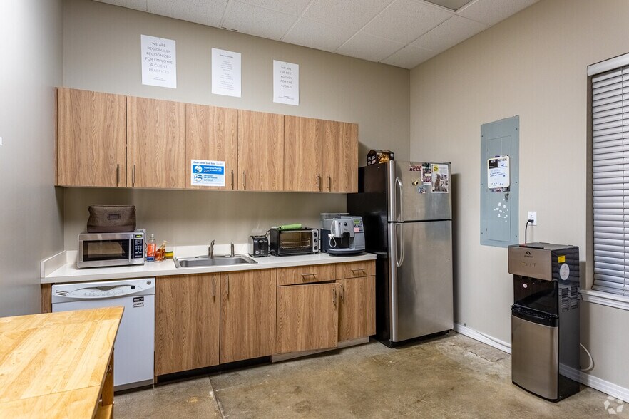 More Photos Of 1815 NW Overton St, Portland Loft Creative Space For Lease