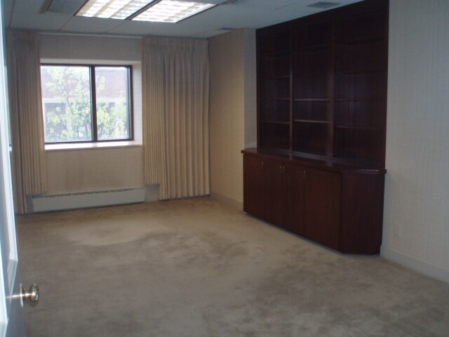 More Photos Of 255-257 W Broadway, Waukesha Office For Lease