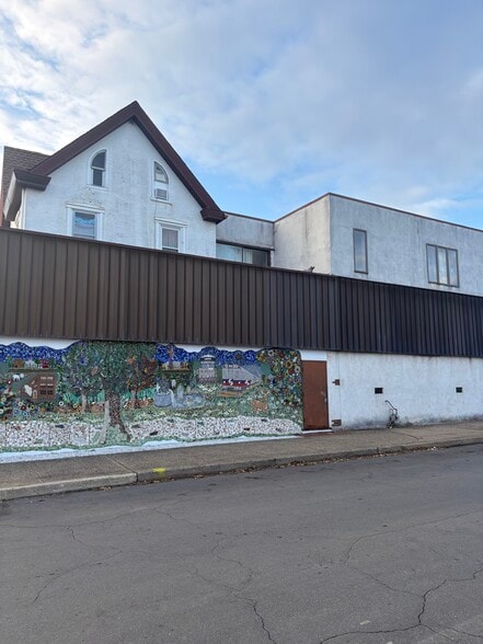 More Photos Of 135 E Main St, Lansdale Storefront Retail Residential For Sale
