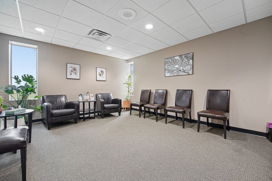 More Photos Of 4770 Indianola Ave, Columbus Office For Sale