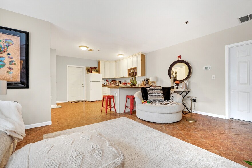 More Photos Of 140 Summer St, Holliston Veterinarian Kennel For Sale