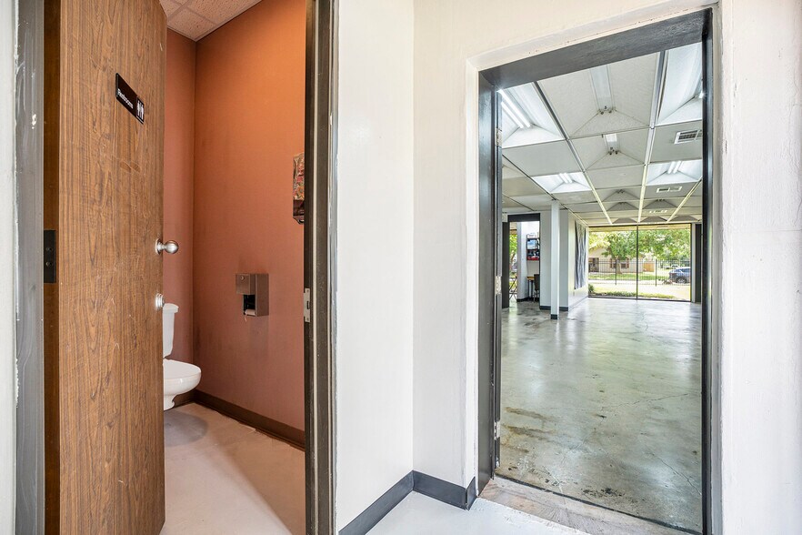 More Photos Of 714 7th Ave N, Texas City Office Residential For Sale