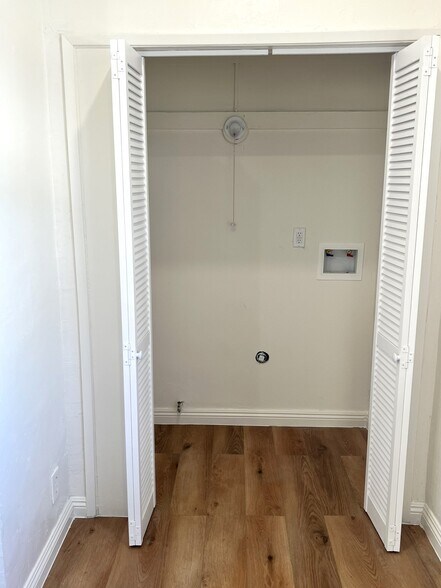 More Photos Of 1030-1034 S Fairfax Ave, Los Angeles Storefront Retail Residential For Lease