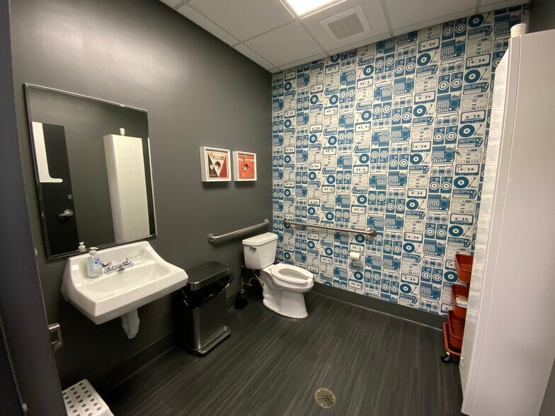 More Photos Of 3436-3500 Granite Cir, Toledo Medical For Lease