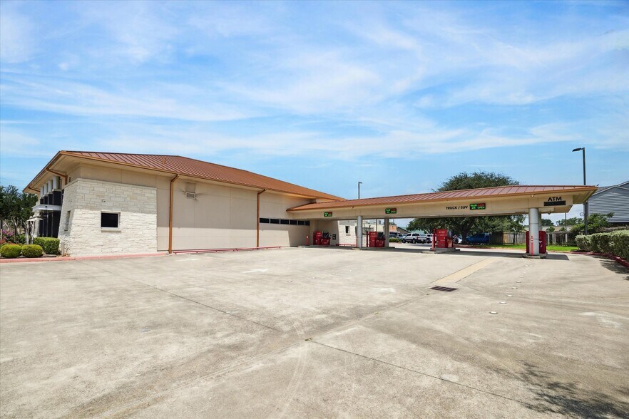 More Photos Of 28850 Tomball Pky, Tomball Bank For Sale