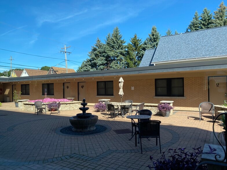 More Photos Of 5133 S Lake Dr, Cudahy Hospitality For Sale