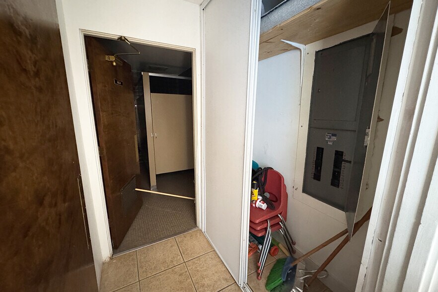 More Photos Of 8227 Van Nuys Blvd, Panorama City Storefront Retail Office For Lease