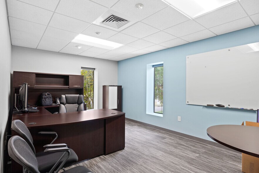 More Photos Of 313-315 Edge Ave, Valparaiso Office For Sale