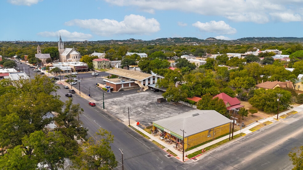 More Photos Of 112 N Orange St, Fredericksburg Storefront Retail Office For Sale