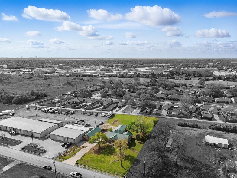 More Photos Of 300 Paul Wilson Rd, Wylie Showroom For Lease