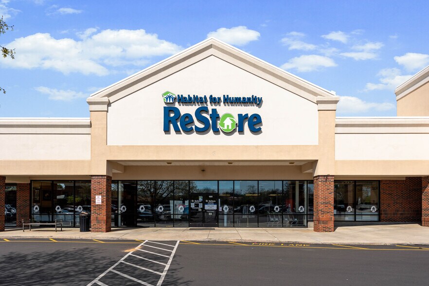 More Photos Of 1837 E Broad St, Statesville Unknown For Lease