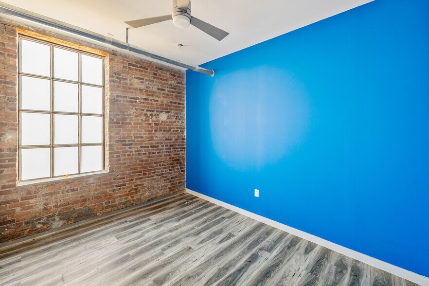 More Photos Of 122 E Laurel St, Mullins Industrial For Sale