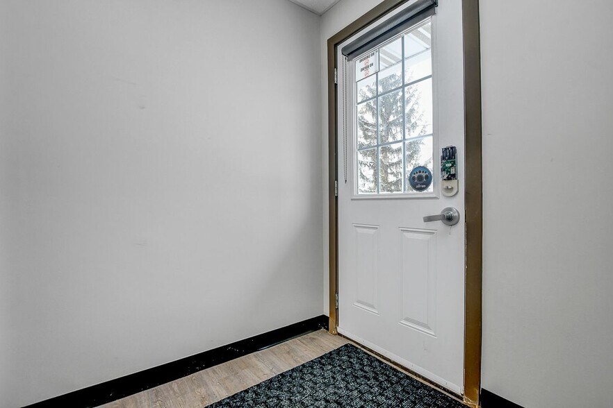 More Photos Of 2991 Carp Rd, Ottawa Office For Lease