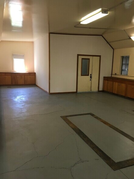 More Photos Of 1485 Foster Ln, Clarkston Industrial For Lease