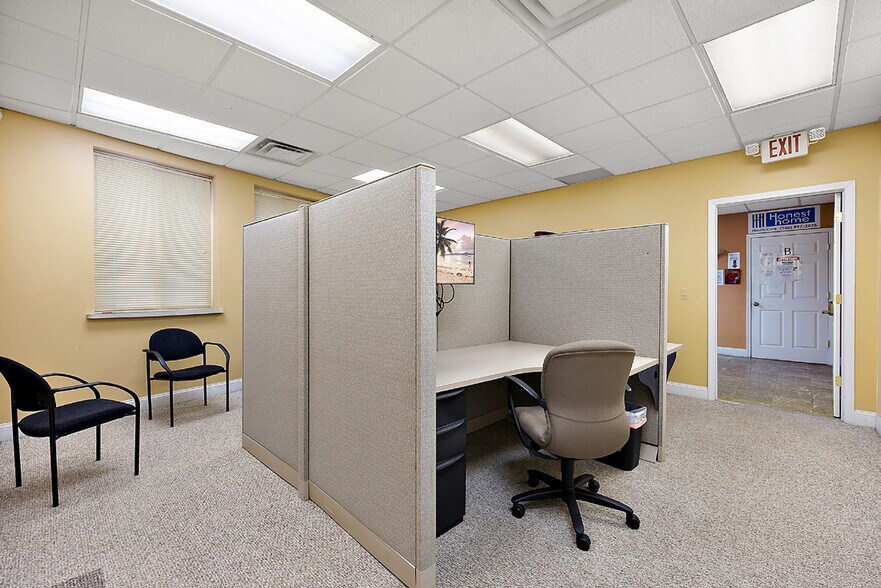 More Photos Of 1681 E Auburn Rd, Rochester Hills Office For Sale