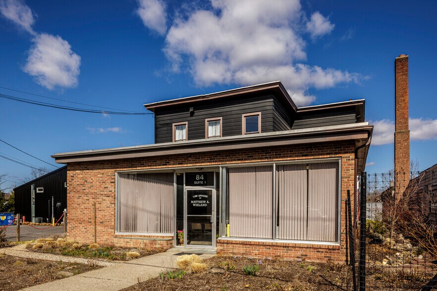 More Photos Of 78 Green St, Hudson Freestanding For Sale