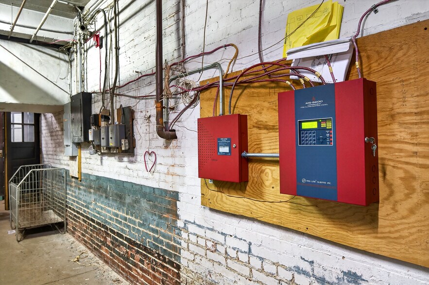 More Photos Of 220 North St, Buffalo Specialty For Sale