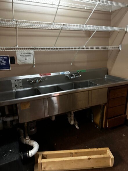 More Photos Of 614 Broad St st, Beloit General Retail For Lease