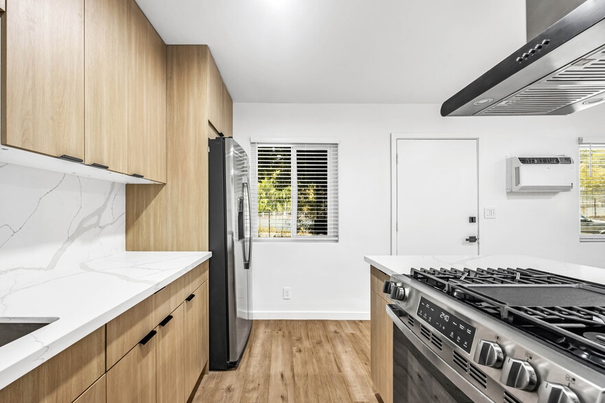 More Photos Of 5745 Arroyo Dr, Los Angeles Apartments For Sale