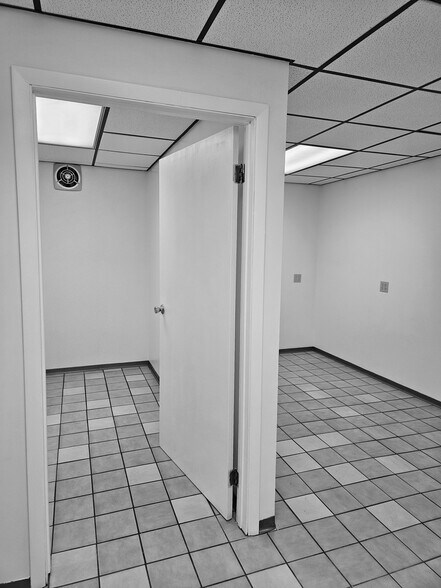 More Photos Of 1732 E Carson St, Pittsburgh Storefront Retail Residential For Lease