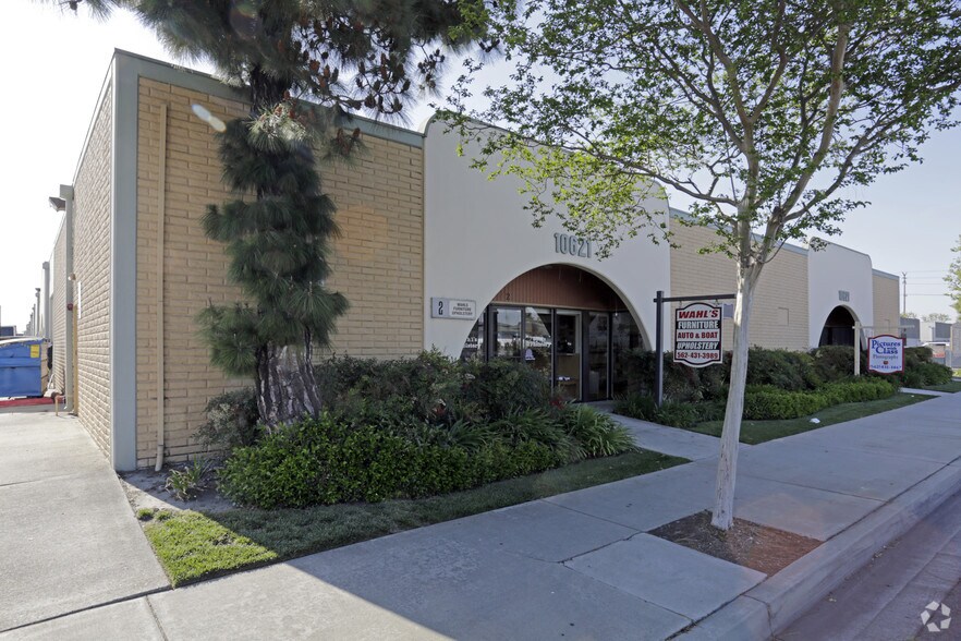 More Photos Of 10631 Bloomfield St, Los Alamitos Light Manufacturing For Lease