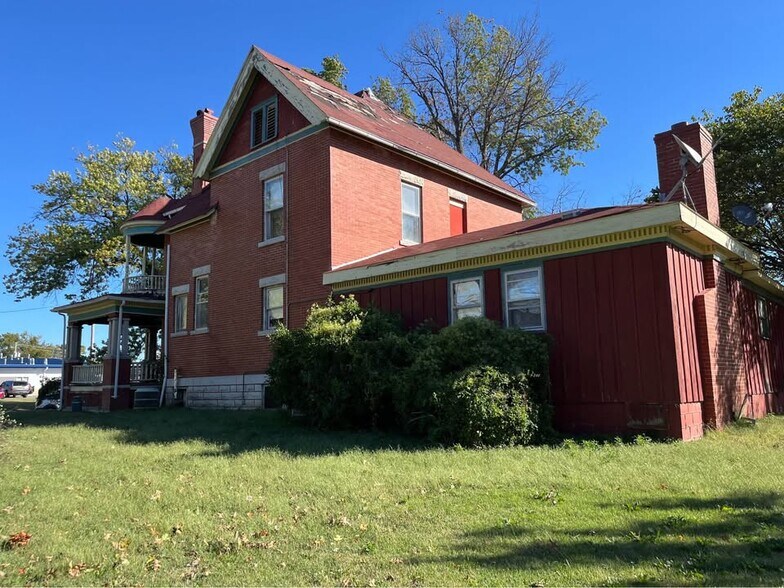 More Photos Of 419 W Locust St, Independence Specialty For Sale