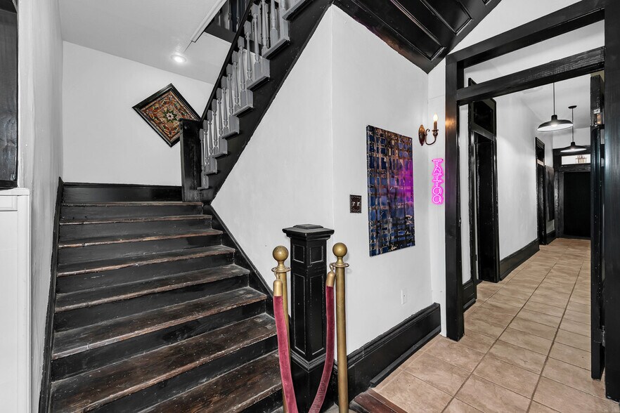 More Photos Of 110 S 2nd St, Ozark Flex For Sale