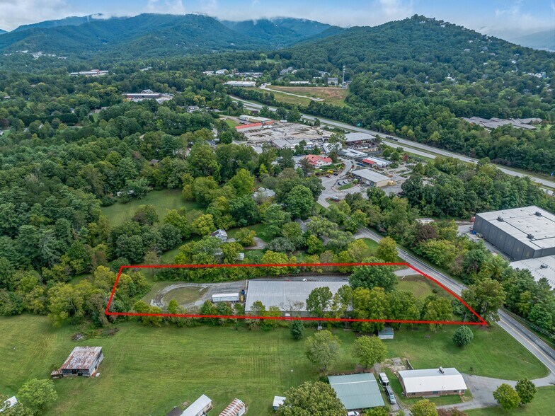 More Photos Of 81 Monticello Rd, Weaverville Showroom For Sale