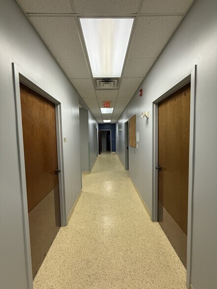 More Photos Of 305 River Dr, LaFollette Medical For Sale