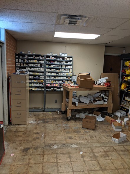 More Photos Of 2908 N Interstate 35, Austin Storefront Retail Office For Lease