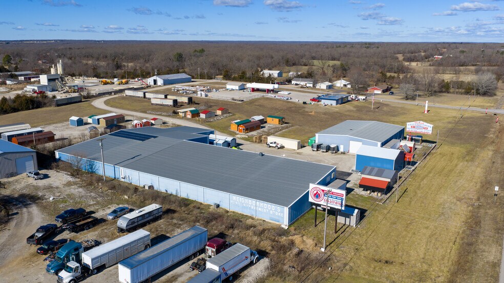 More Photos Of 19850 Houston Rd, Lebanon Showroom For Sale