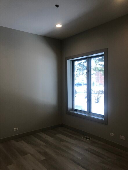 More Photos Of 708 Florsheim Dr, Libertyville Medical For Lease