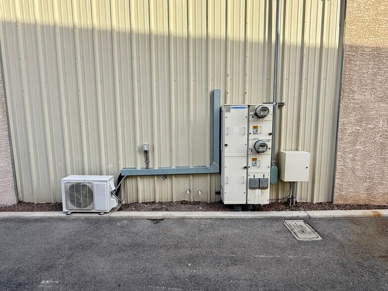 More Photos Of 1280 Rockpebble Ave, North Las Vegas Light Manufacturing For Lease