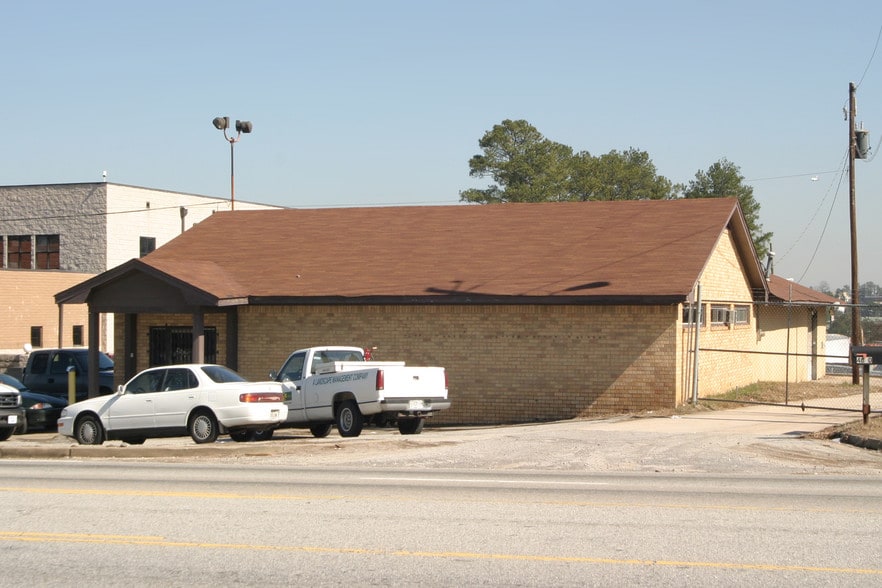 More Photos Of 4860 Clark Howell Hwy, College Park Freestanding For Lease