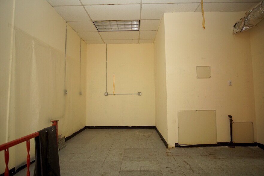 More Photos Of 41-10 29th St, Long Island City Storefront Retail Office For Lease