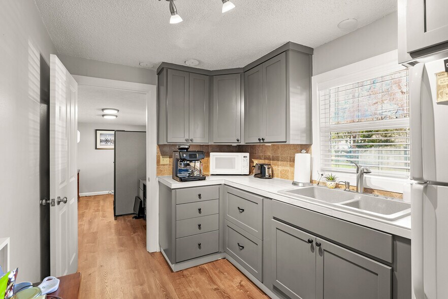 More Photos Of 22467 SW Ash St, Sherwood Office Residential For Sale