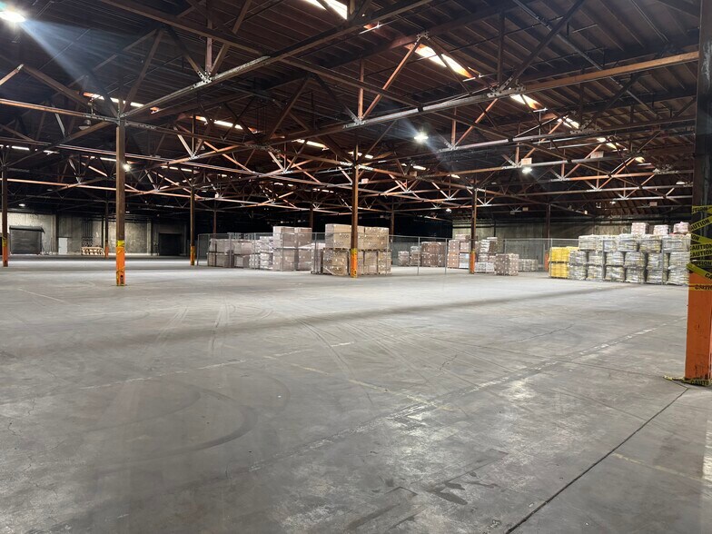 More Photos Of 7001 Eastside Rd, Anderson Warehouse For Lease