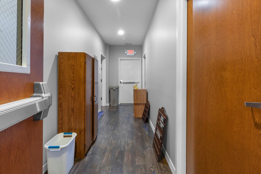 More Photos Of 10540 Jessup Blvd, Carmel Flex For Lease