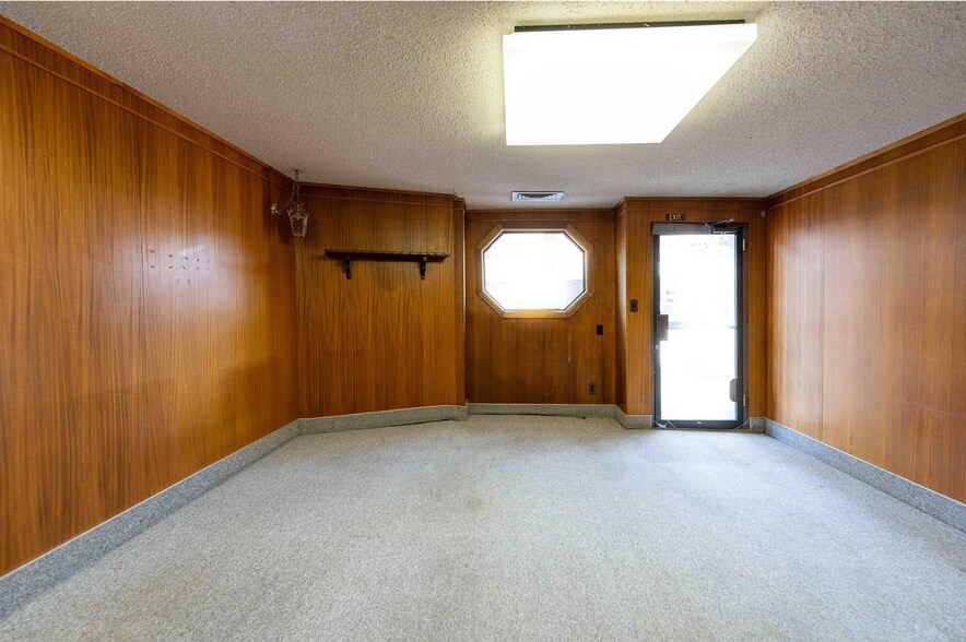 More Photos Of 407 Central Ave, Great Falls Storefront For Sale