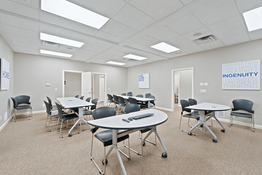 More Photos Of 9109 Stellhorn Crossing Blvd, Fort Wayne Office For Lease