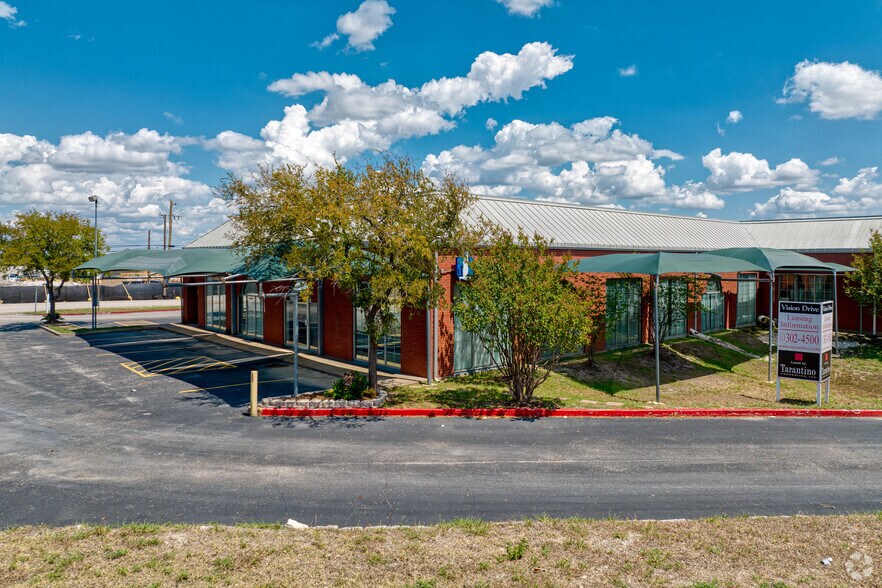 More Photos Of 15635 Vision Dr, Pflugerville General Retail For Lease