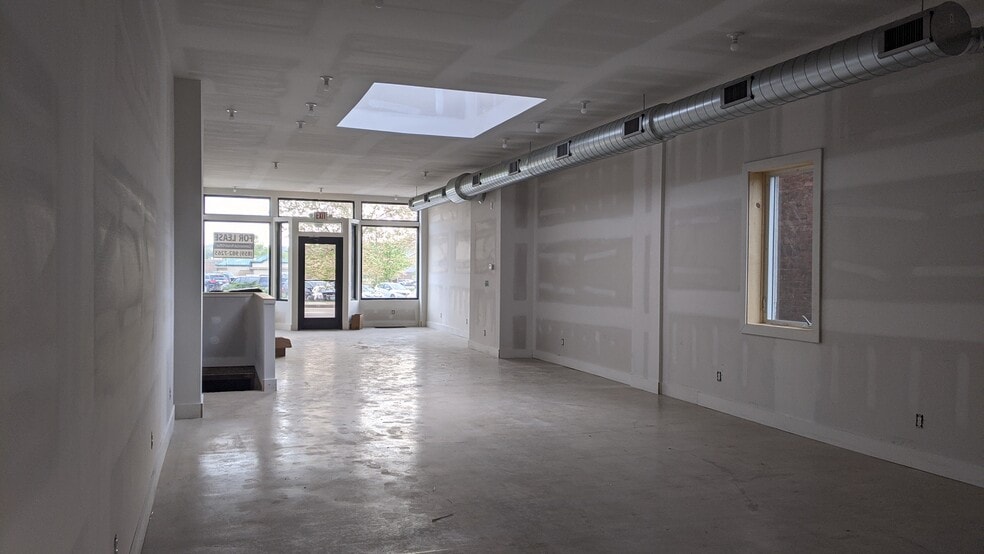 More Photos Of 609 York St, Newport Storefront For Lease