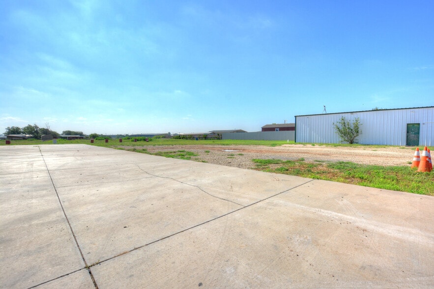 More Photos Of 1511 Private Road 7325, Lubbock Warehouse For Sale
