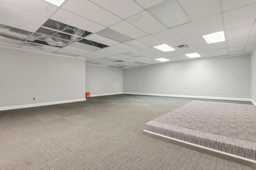 More Photos Of 2844 E River Rd, Dayton Office For Sale